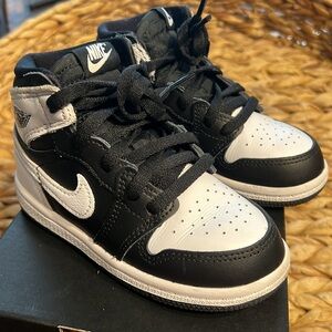 Jordan 1 Retro High OG Black & White 8C
